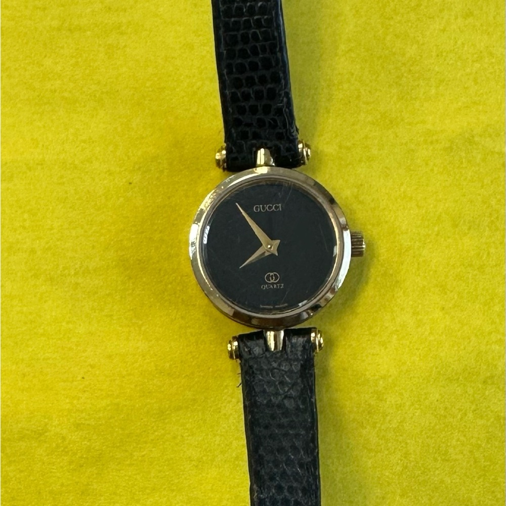 Gucci Vintage Gold-tone Ladies Watch with Leather Band